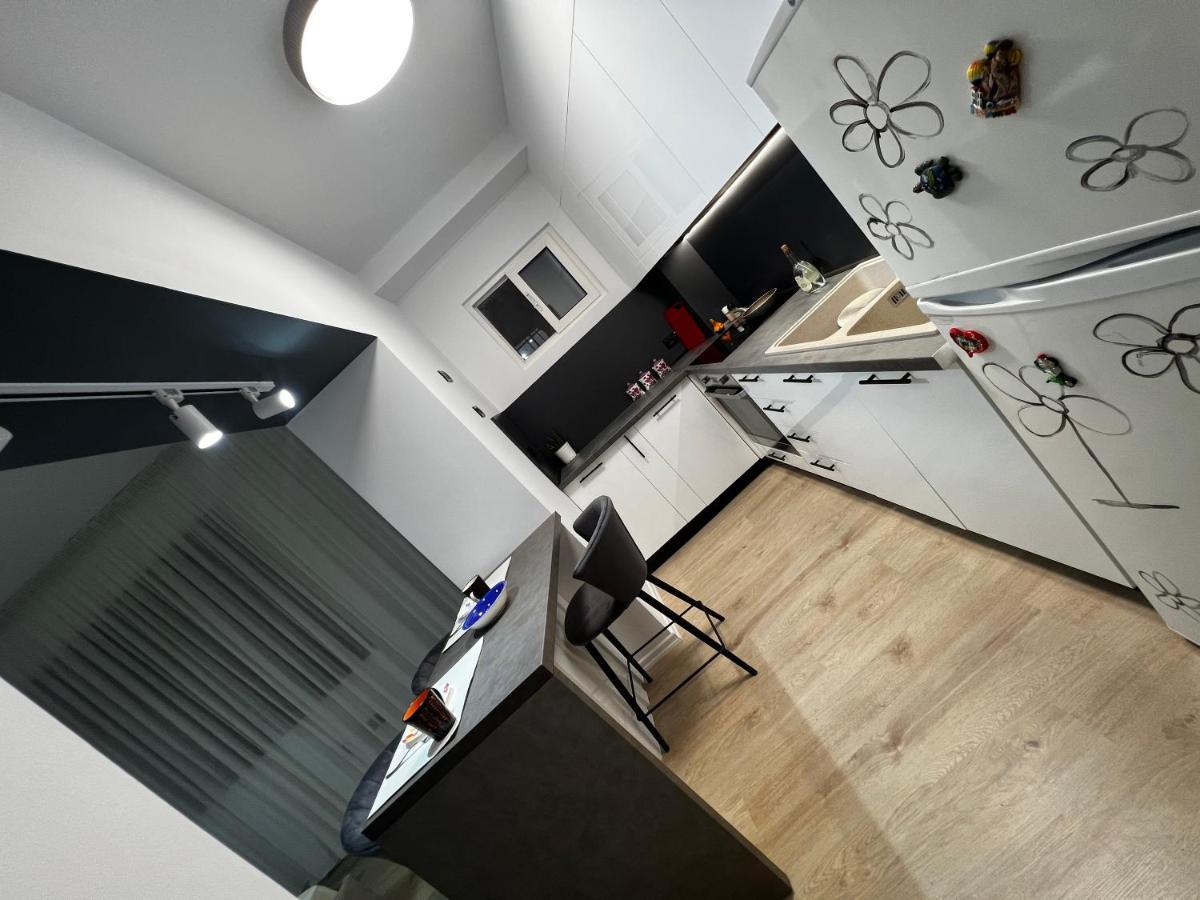 Amion Apartment In Center Of Tirana Bagian luar foto